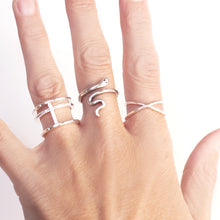 Load image into Gallery viewer, Ring Criss Cross Minimalist in Sterling Silver
