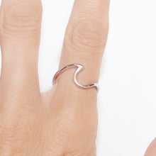 Load image into Gallery viewer, Ring Single Wave in Sterling Silver
